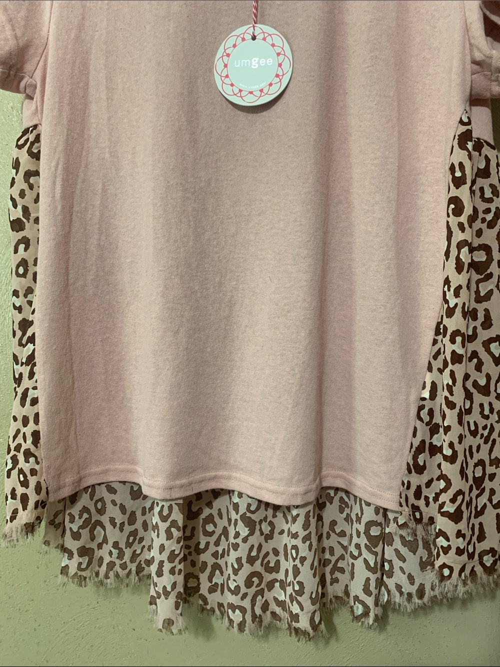 #15 Umgee size S Blush Pink Short-Sleeve Tee Leopard Side Panels raw hem NWT - Picture 4 of 4